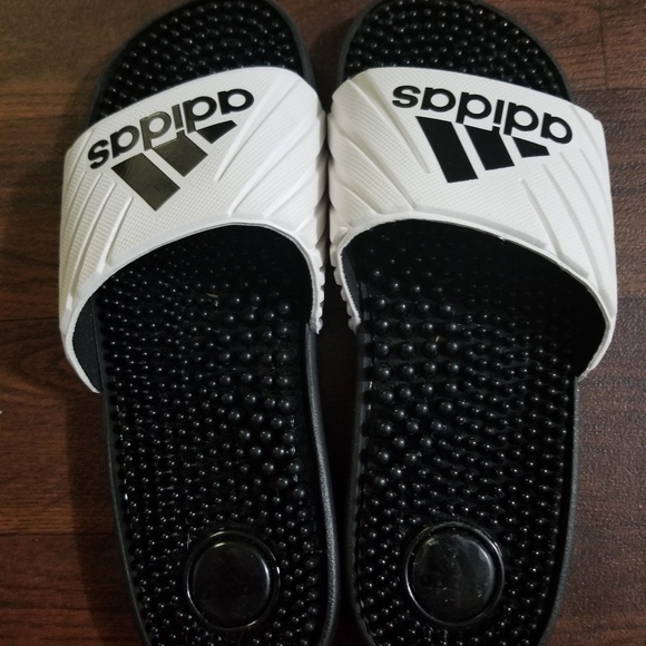 adidas slides hurt my feet